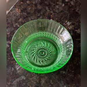 VINTAGE Imperial Huckabee Green Uranium Glass Bowl Cane Flute Pinwheel Base